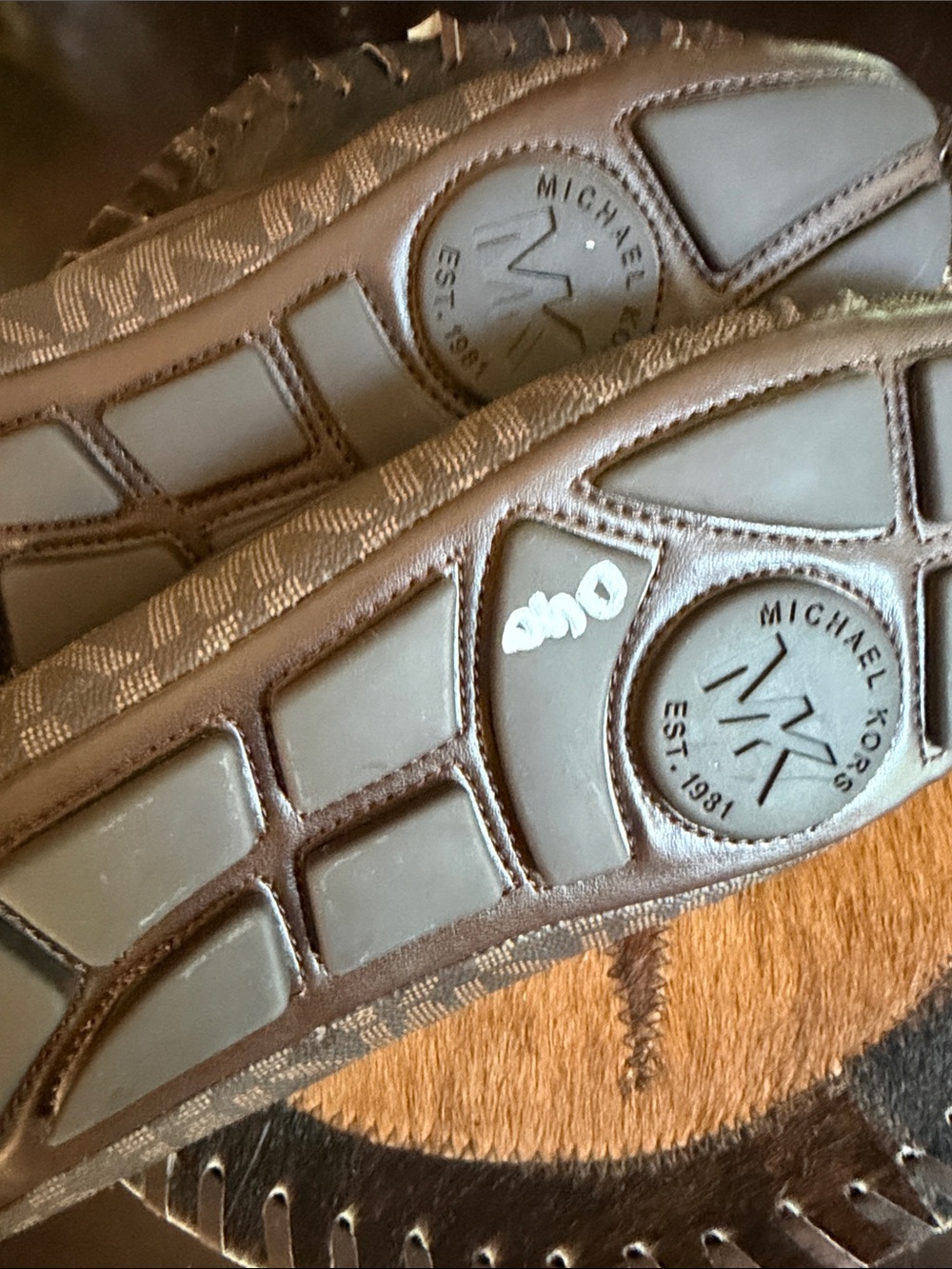 Main Character Energy ✨ Michael Kors MK Logo Flats Brown Size 9.5 - Picture 6 of 7